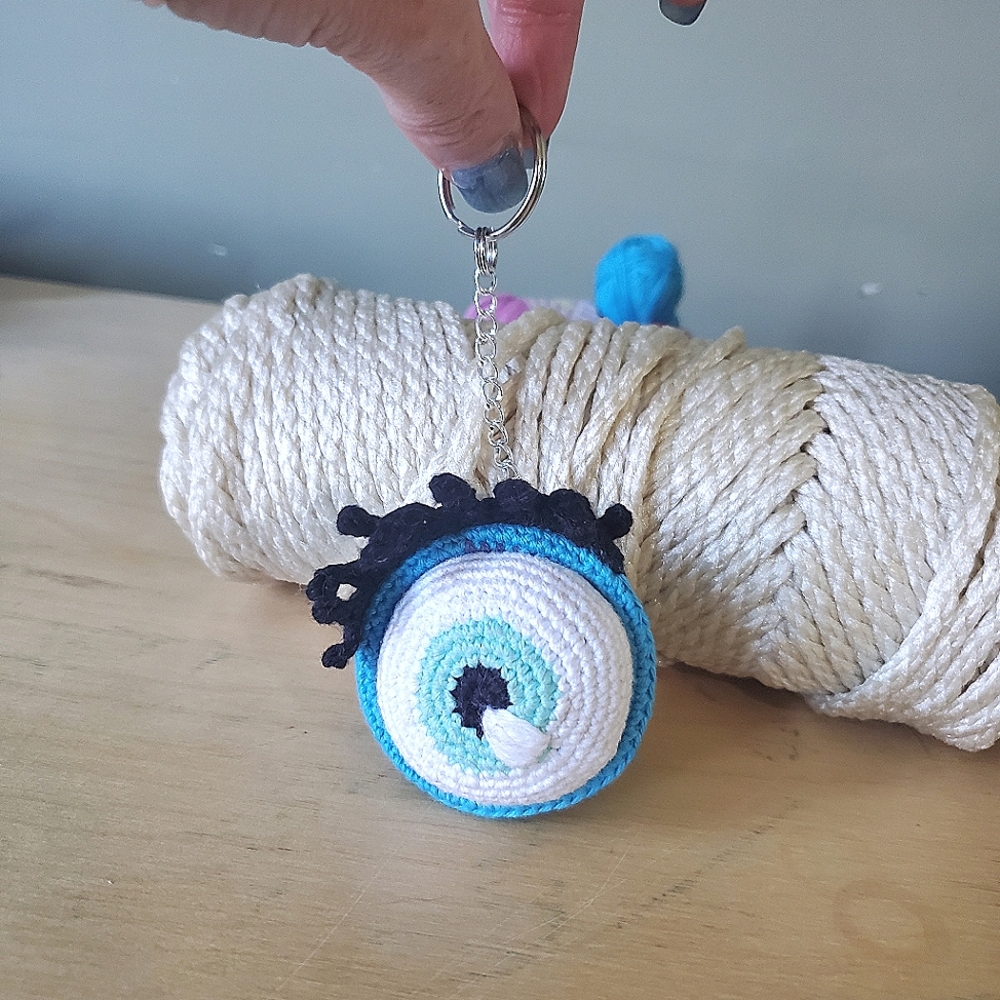 Creepy eye handmade keychain